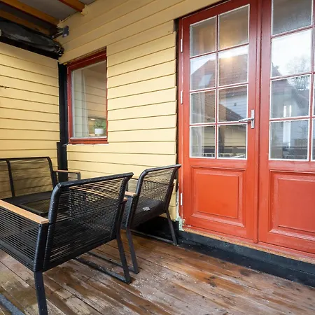 Central Family Apartment - Well Equipped And Newly Renovated Apartment *